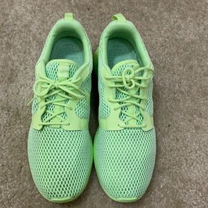 Nike Roshe One Hyper Breathe Sneakers Size 10 Color Green